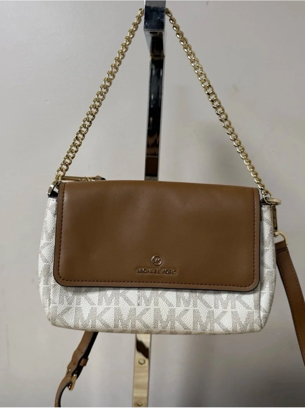 Michael Kors 32H9G06C3B Bedford Legacy Shoulder/Crossbody Bag in Vanilla/Acorn